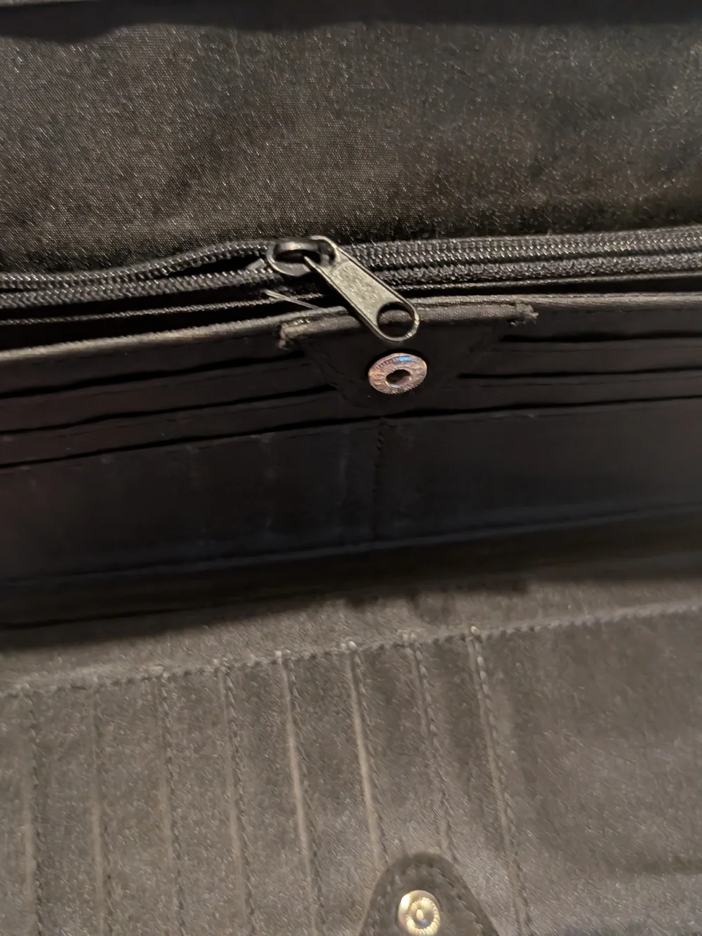 Kenneth Cole Reaction Olive Green‎ Embossed Long Wallet